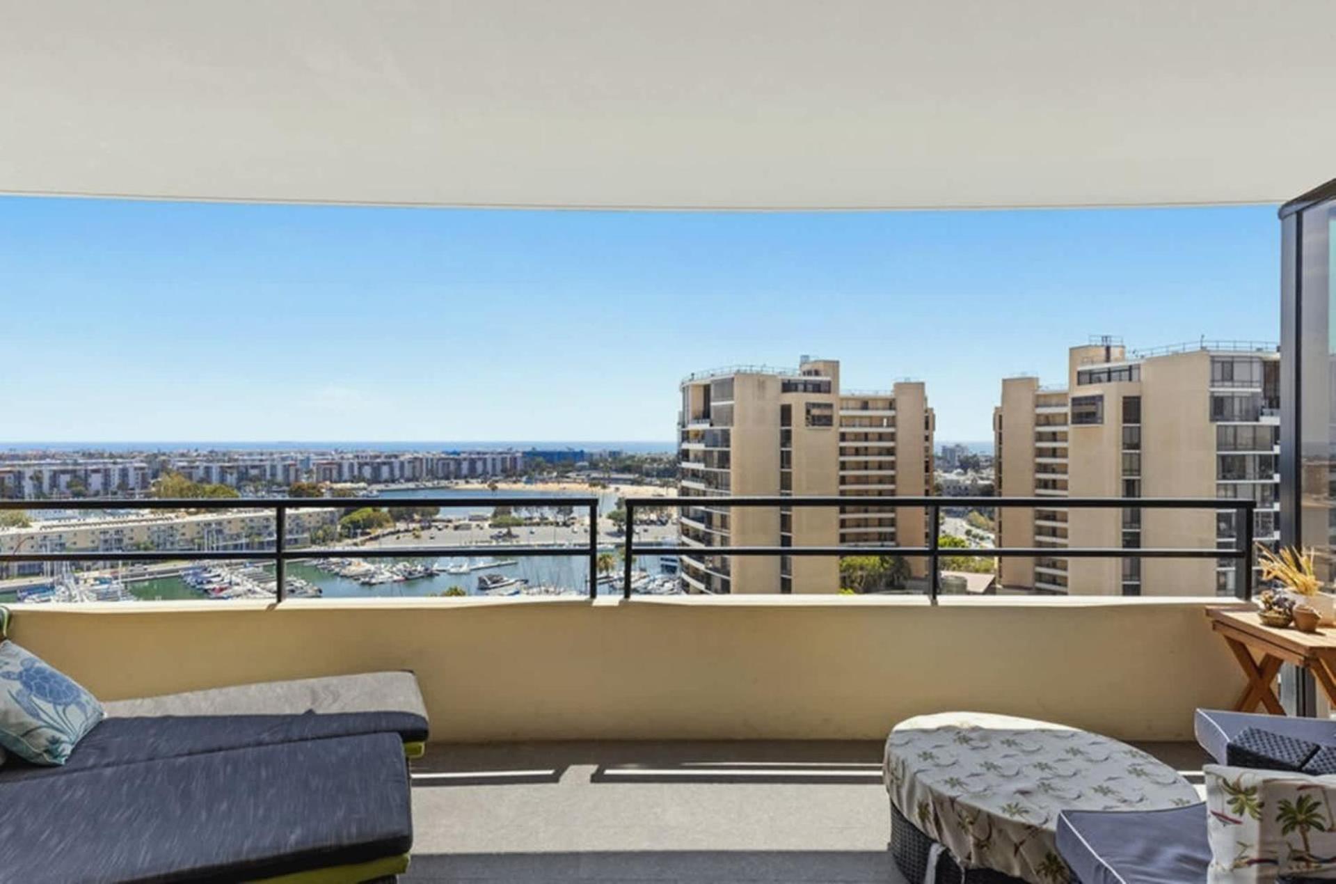 Renovated 3-bedroom Marina Apartment